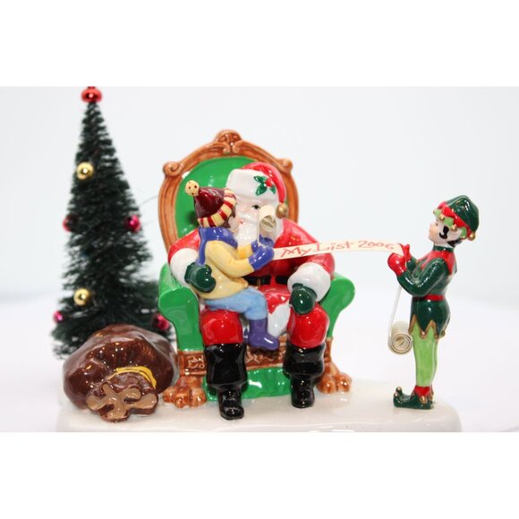 Dept 56 Snow Village - Santa Comes to Town - 2006 - Picture 2 of 4